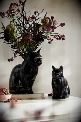 Black cat vases