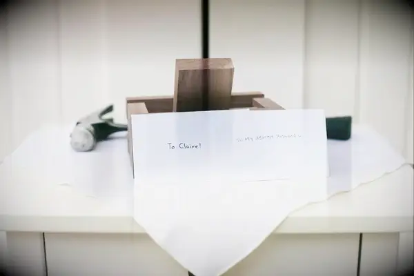 Comment rédiger une lettre à votre mari le jour de votre mariage (avec des exemples)