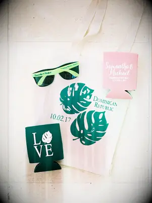 Personalized wedding gift bag favors. 