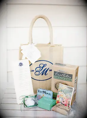 Personalized wedding gift bag. 