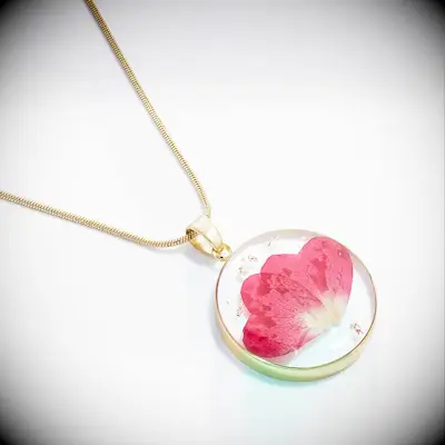 Gold floral pendant necklace