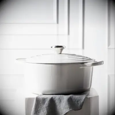 Gray round Dutch oven