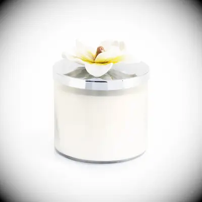 Scented candle with flower top
