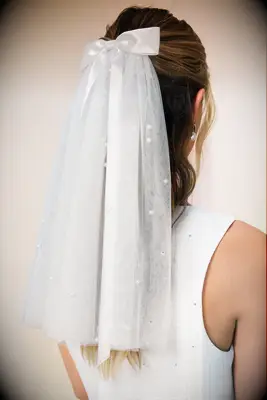 Pearl satin bow veil bachelorette party gift from lulus