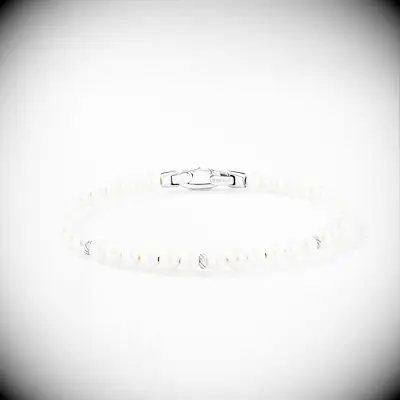 Pearl bracelet maid of honor gift idea for bride from David Yurman. 