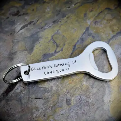 Dette er de bedste gaver fra den 21. fødselsdag til din ven (stol på os)