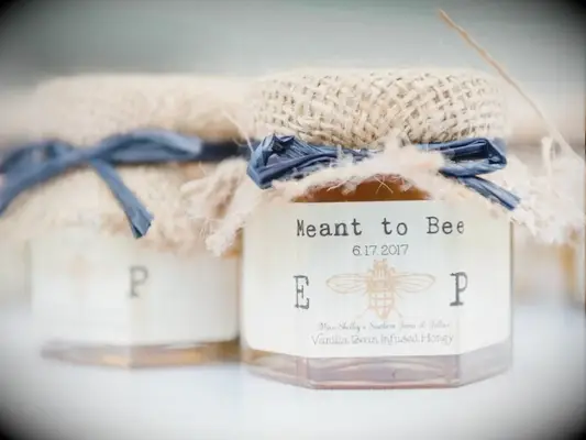 Mini honey jars with personalized labels from Etsy fall wedding favor
