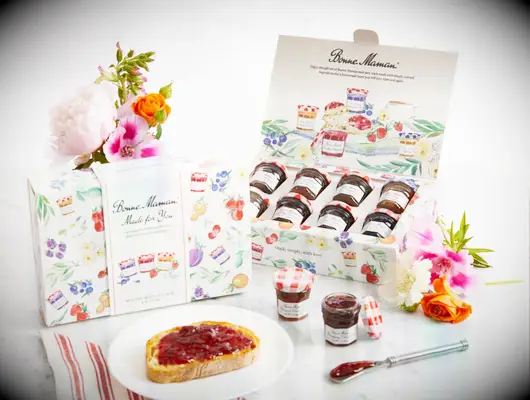 Assorted mini jams fall wedding favors