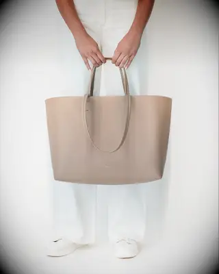 Spacious leather tote mother