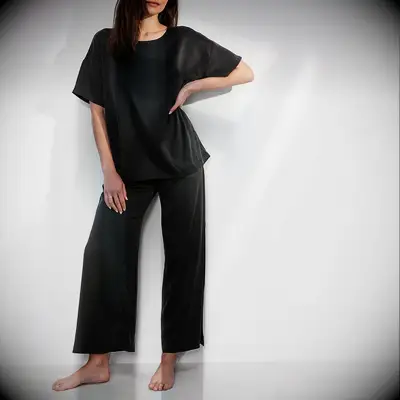 Black silk pajamas for anniversary
