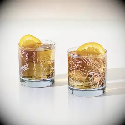 Customized map glasses for your wedding anniversary cocktails