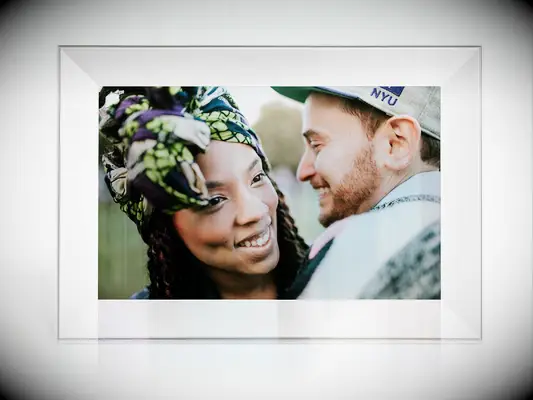 Digital photo frame long distance relationship gift