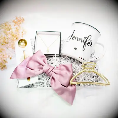 Golden Circle bridesmaid proposal gift box