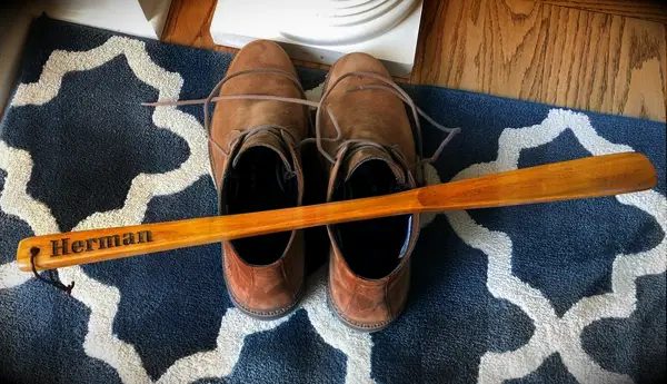 Wooden shoe horn