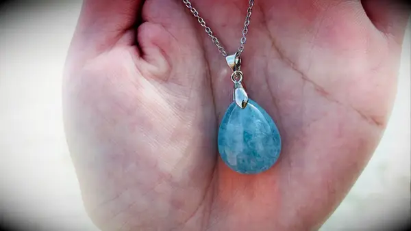 Blue beryl pendant necklace from Etsy