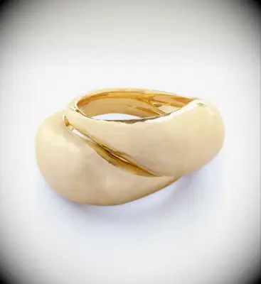 Matching chunky gold rings for couples