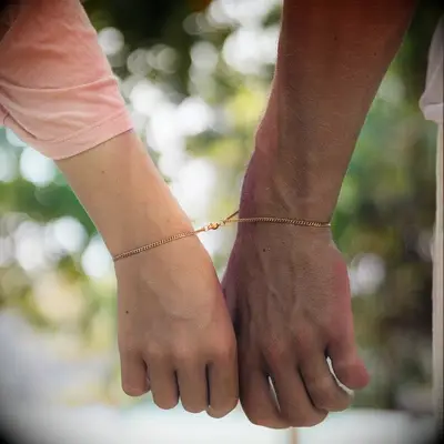 Magnetic couples bracelets
