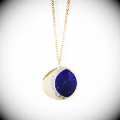 Pendant necklace gift idea for 32nd anniversary. 