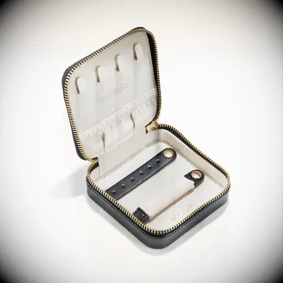 Travel jewelry case gift idea for 32nd anniversary. 