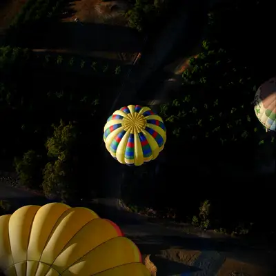 Hot-air balloon ride experience gift for couples