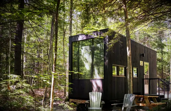 Romantic cabin getaway experience gift for couple