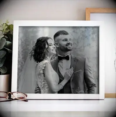 Black and white picture in white photo frame