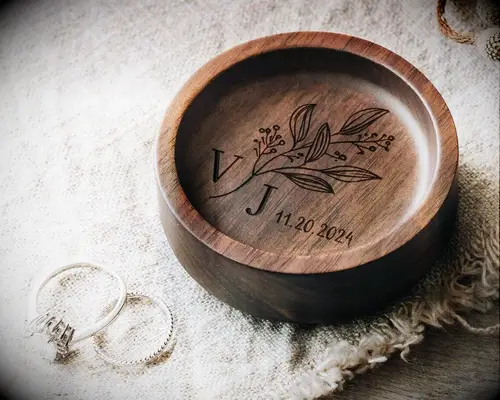 Engraved wooden ring dish