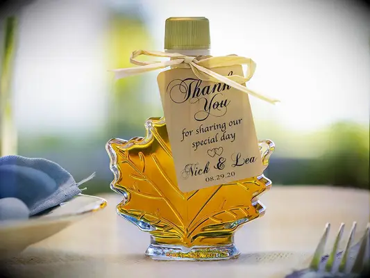 Maple syrup edible wedding favors