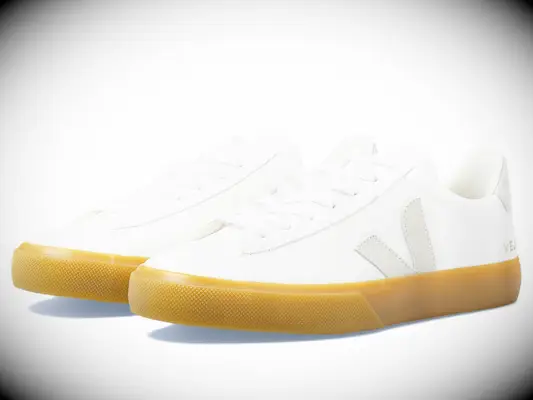 Tredy white leather shoes