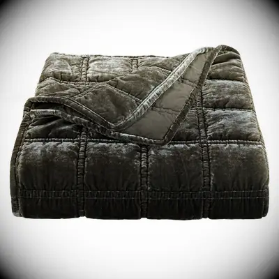 Luxury throw blanket for couples