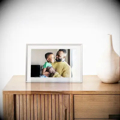 Digital photo frame