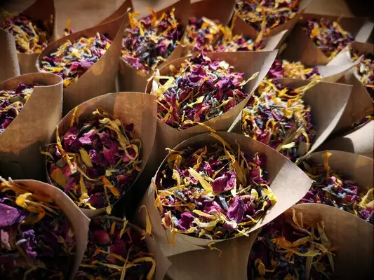 Biodegradable wedding confetti