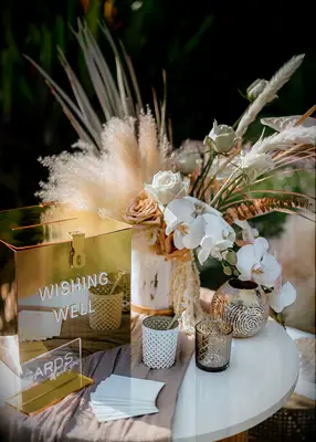 Place cards at wedding reception