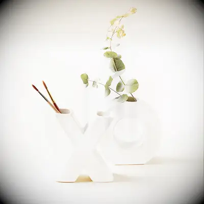 XO porcelain vases thank-you gift