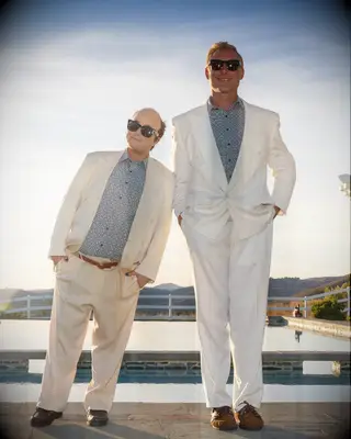 Jessica Simpson and Eric Johnson as Danny Devito and Arnold Schwarzenegger from Twins