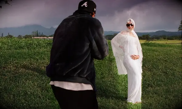 Justin et Hailey Bieber renouvellent leurs vœux dans l'annonce de bébé