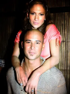 Jennifer Lopez engagement ring from Cris Judd