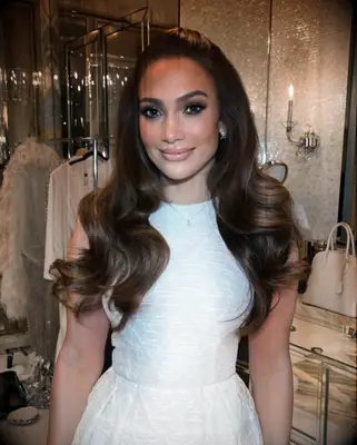 jennifer lopez in her vintage dress by mcqueen on her wedding day to ben affleck