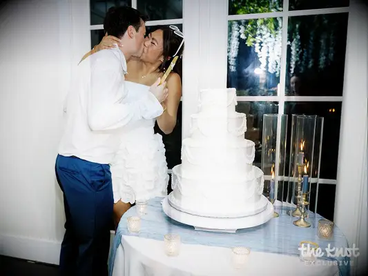 Mei Mei cutting her wedding cake 