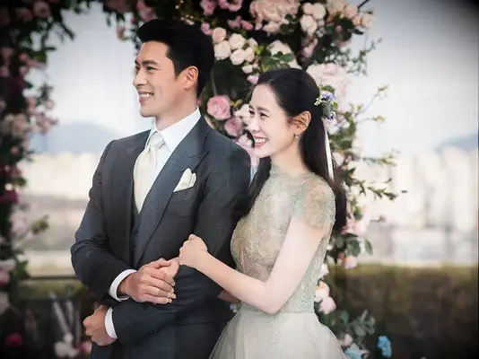 Son Ye-jin wearing sage green Vera Wang reception wedding dress