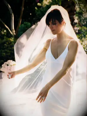 Lisa Rinna wearing Vera Wang wedding dress