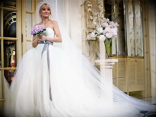 Kate Hudson wearing Vera Wang wedding ball gown dress in movie 