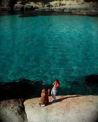 Becca Tilley et Hayley Kiyoko sont engagées, et l'anneau peut signaler une nouvelle tendance en 2025