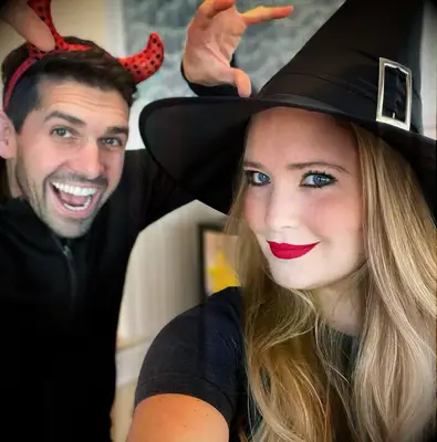 Qui est le mari de l'auteur romante Sarah J. Maas? Tout sur Josh Wasserman