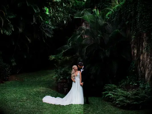 Arie and Lauren on their wedding day in Maui, Hawaii