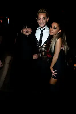 Ariana Grande's bror, Frankie Grande, er forlovet