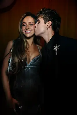 Kid Laroi kissing Tate