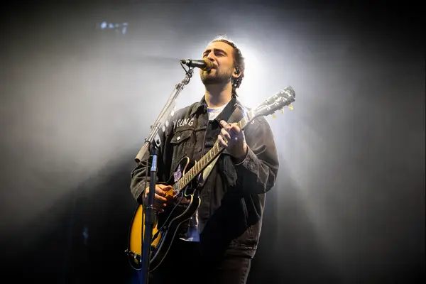 Noah Kahan har travlt? Hvad vi ved om din private kærlighedshistorie