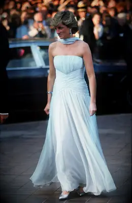 Princess Diana wears a beautiful gown on the red carpet of Cannes Film Festival. 
