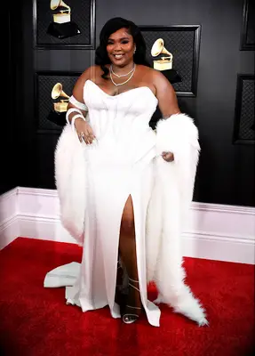 Lizzo wears Versace at the Grammy